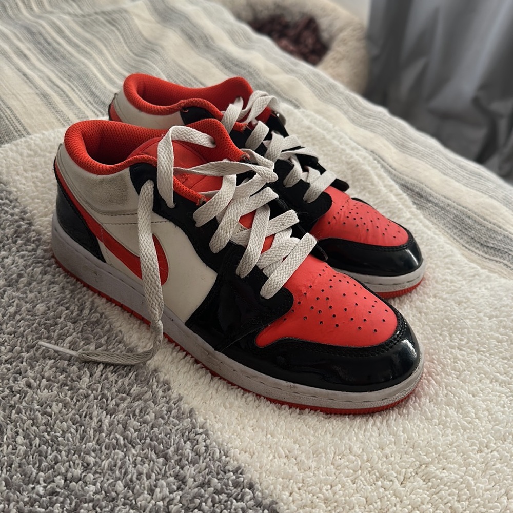 Jordan 1 Low - Picture 2 of 4